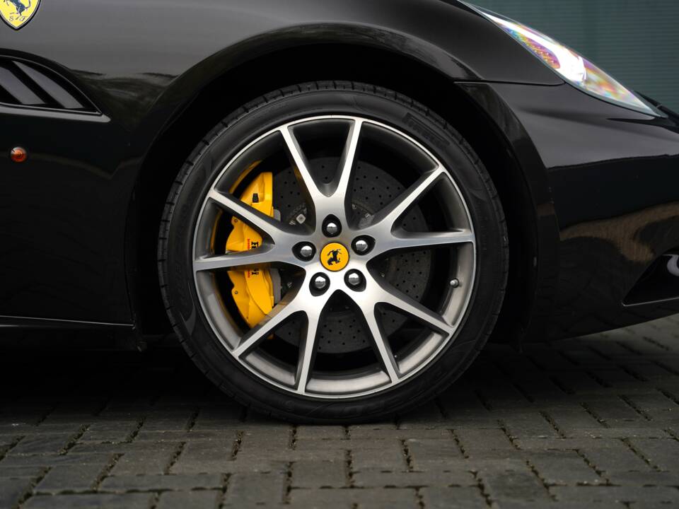 Imagen 47/50 de Ferrari California (2011)