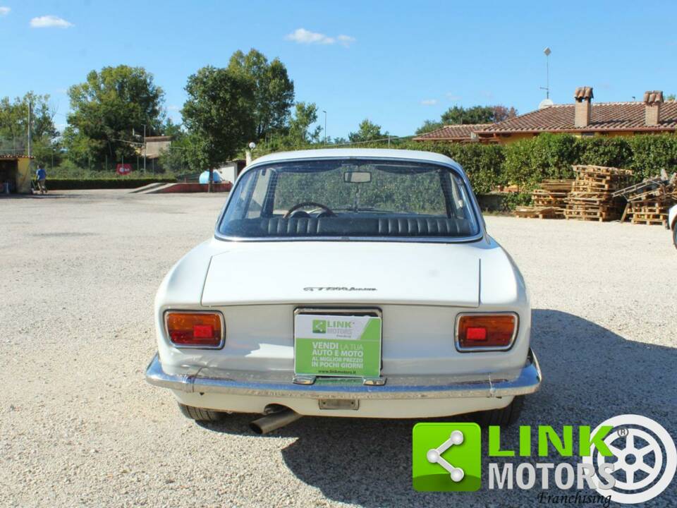 Bild 6/10 von Alfa Romeo Giulia 1300 GT Junior (1973)