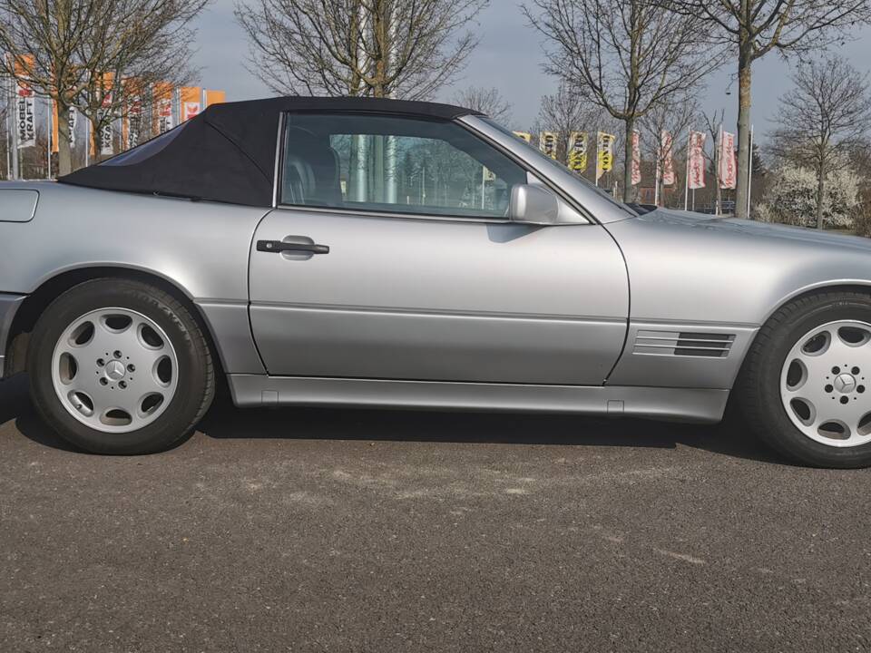 Afbeelding 25/58 van Mercedes-Benz 500 SL (1991)