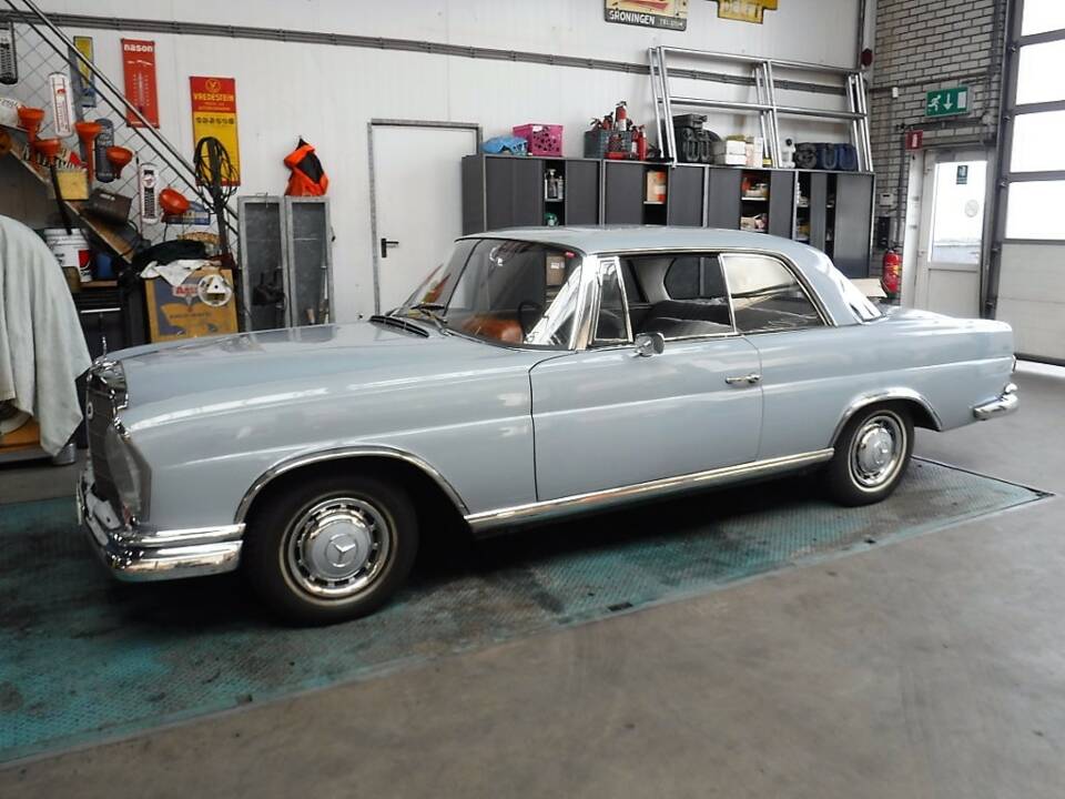 Imagen 15/50 de Mercedes-Benz 220 SE b (1963)