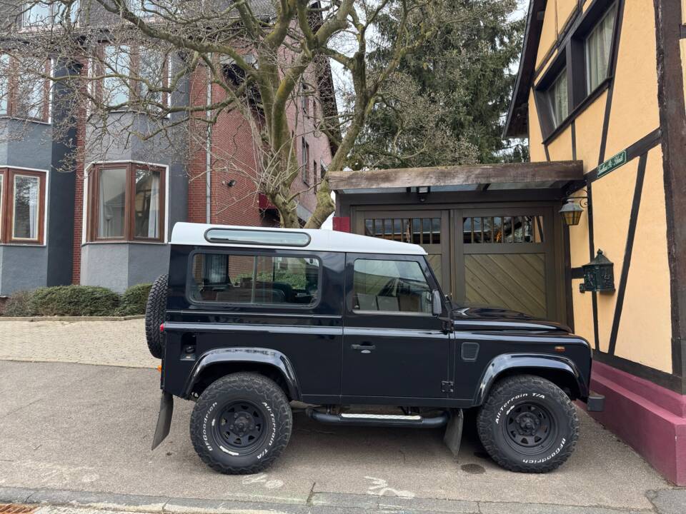 Image 17/19 of Land Rover Defender 90 (2011)