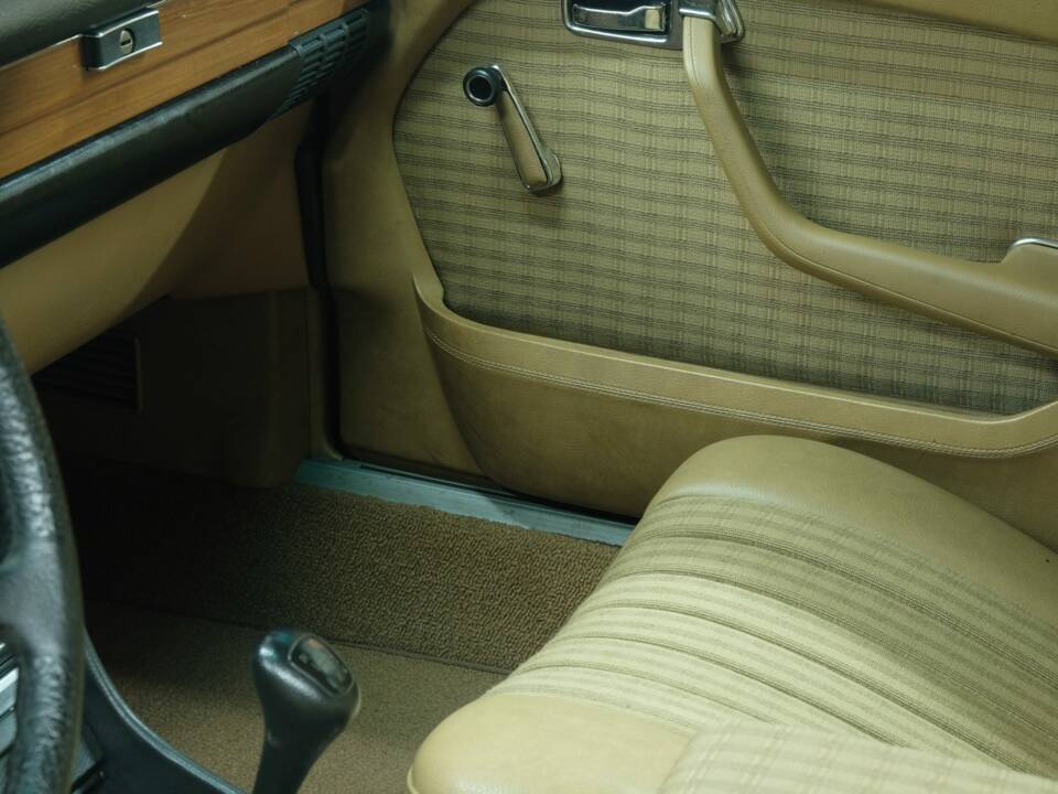 Image 30/50 de Mercedes-Benz 350 SE (1973)