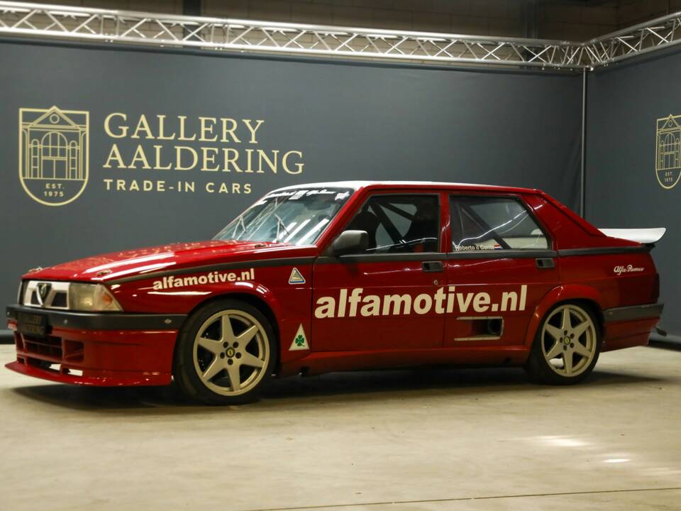Image 18/50 de Alfa Romeo 75 3.0 V6 QV (1990)