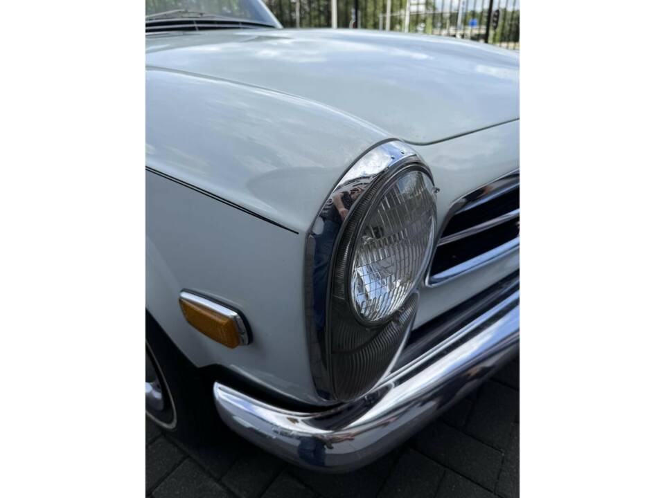 Image 23/50 of Mercedes-Benz 280 SL (1968)