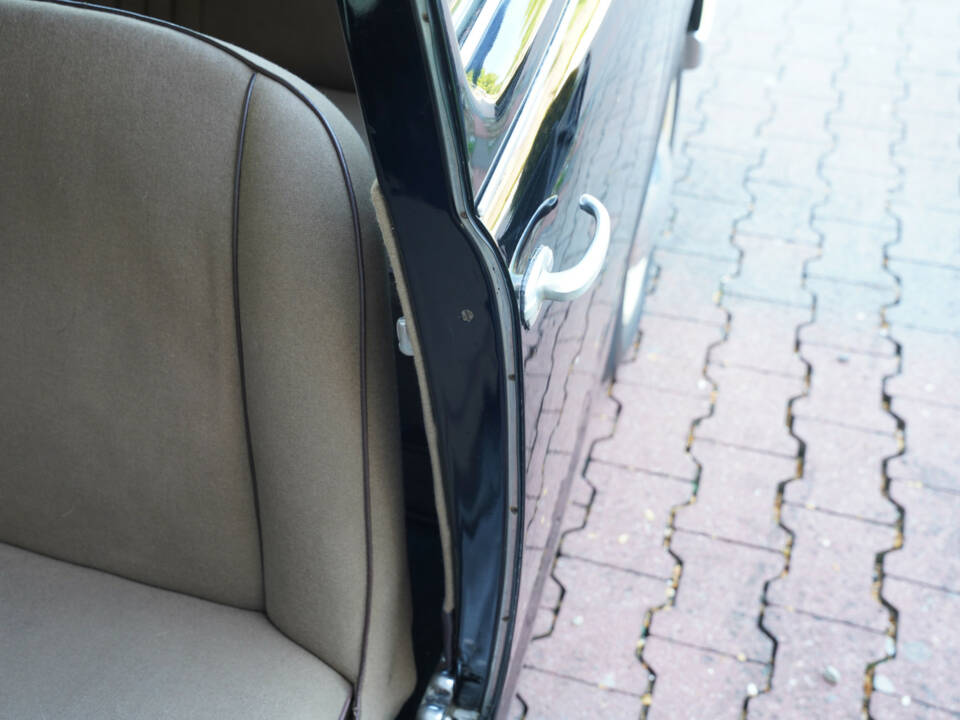 Image 21/50 of Lancia Appia C10 (1954)