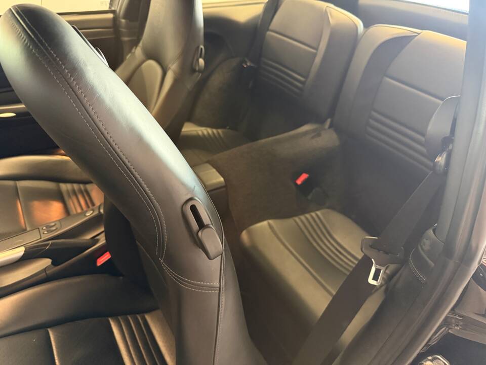 Bild 17/18 von Porsche 911 Carrera 4S (2003)