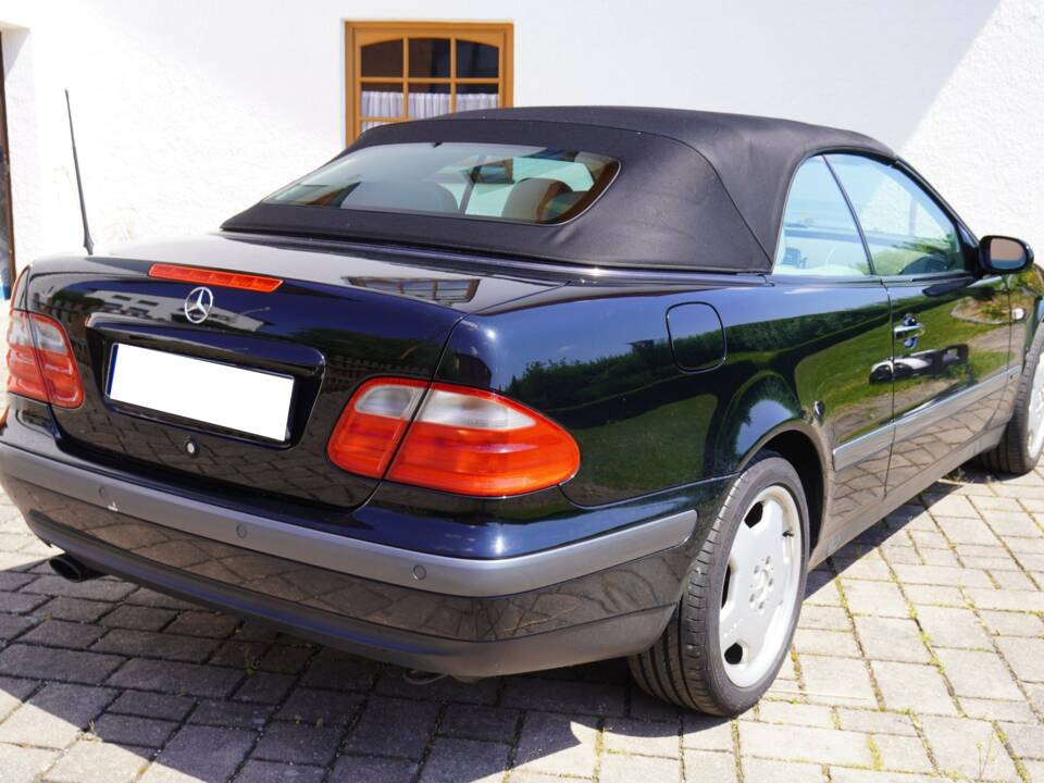 Bild 2/17 von Mercedes-Benz CLK 320 (1998)