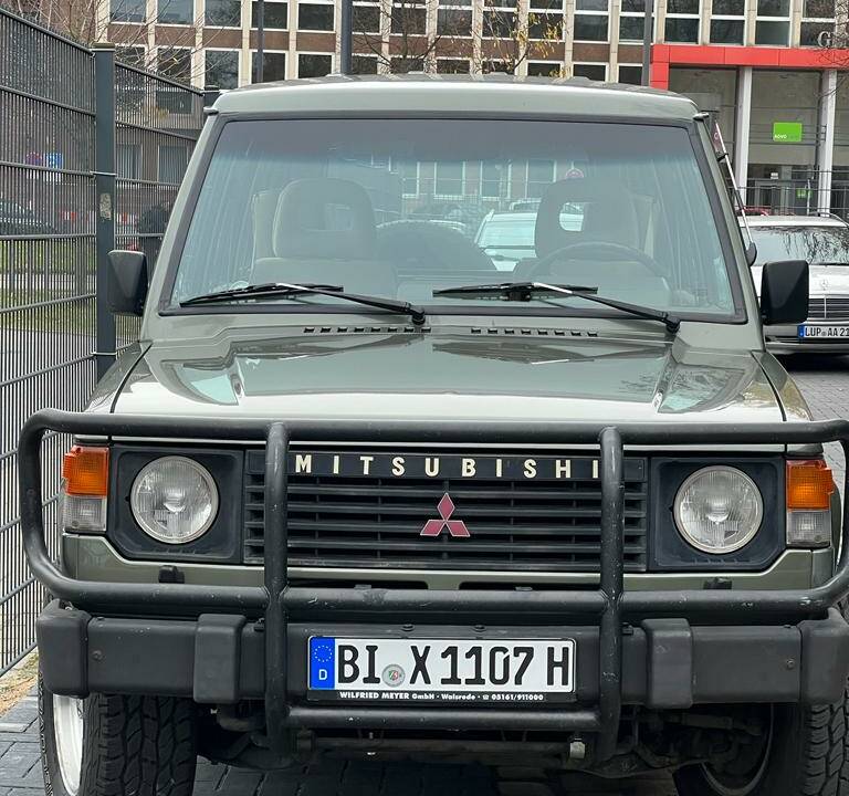 Image 4/9 of Mitsubishi Shogun (1988)