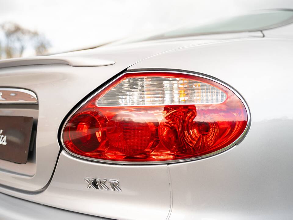 Bild 16/37 von Jaguar XKR (2001)