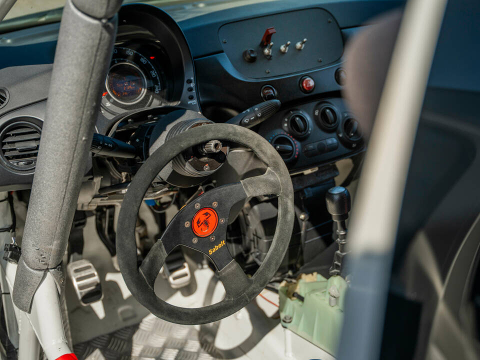 Bild 18/31 von Abarth 695 Assetto Corse Evoluzione (2013)