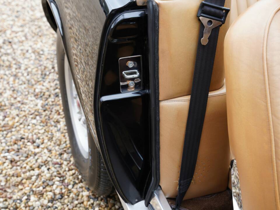 Image 50/50 of Aston Martin V8 Volante (1982)