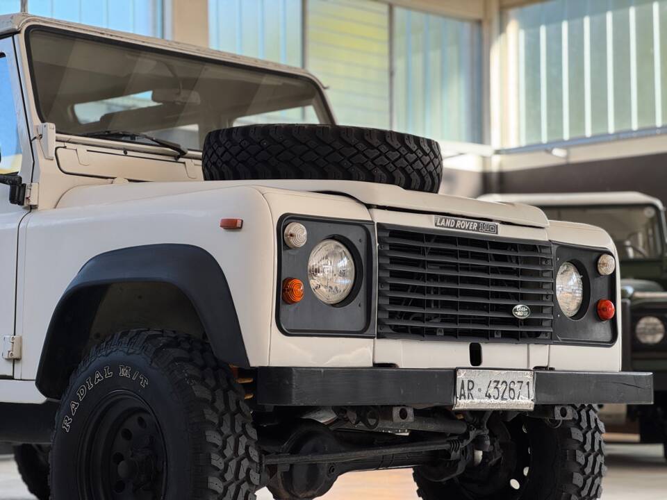 Image 8/45 de Land Rover Defender 110 (1991)
