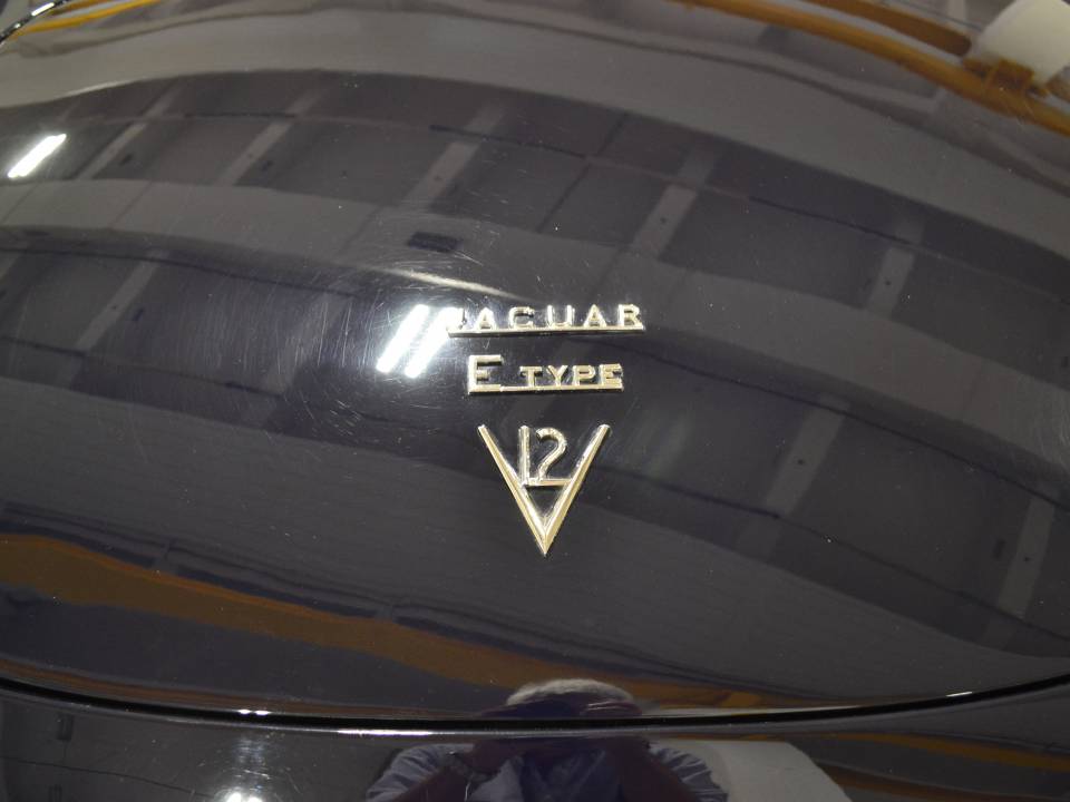Image 13/13 of Jaguar E-Type V12 (1974)