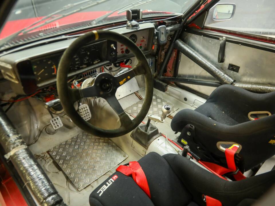 Image 3/50 de Alfa Romeo 75 3.0 V6 QV (1990)