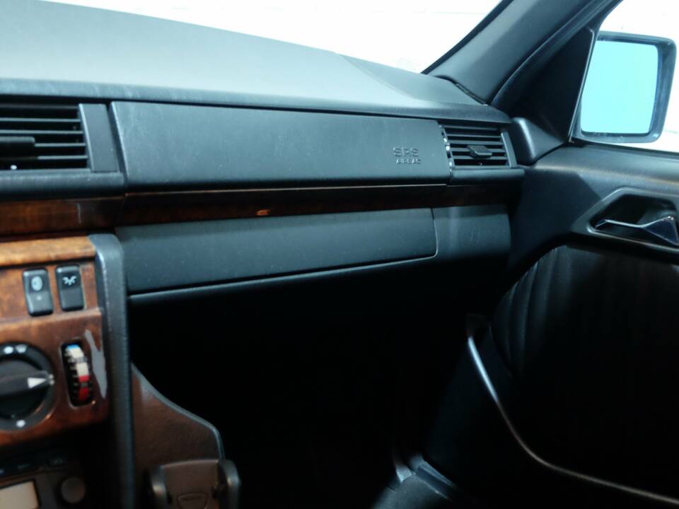 Bild 9/28 von Mercedes-Benz 500 E (1991)