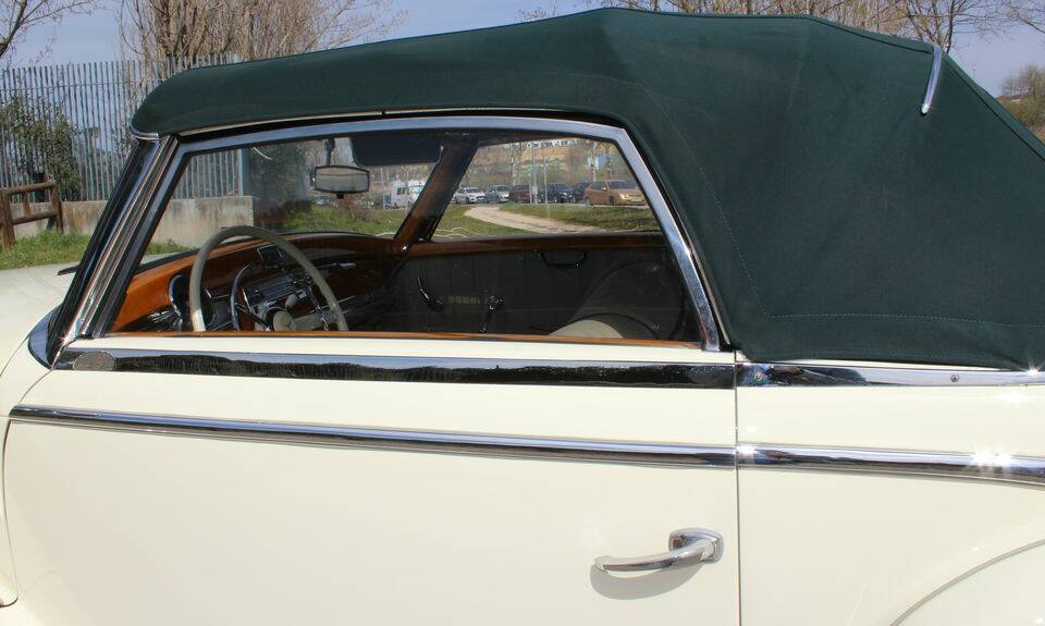 Image 7/8 of Mercedes-Benz 300 S Cabriolet A (1952)