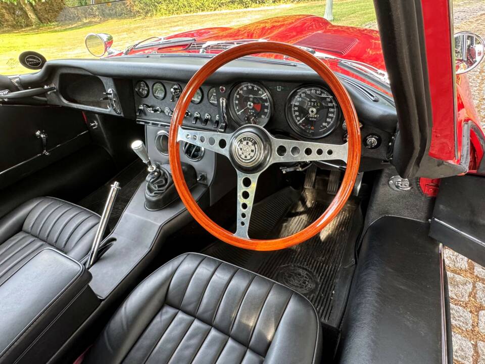 Bild 25/30 von Jaguar E-Type 4.2 (1966)