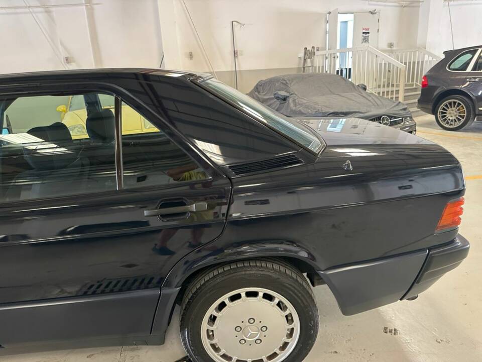 Bild 18/69 von Mercedes-Benz 190 E (1988)