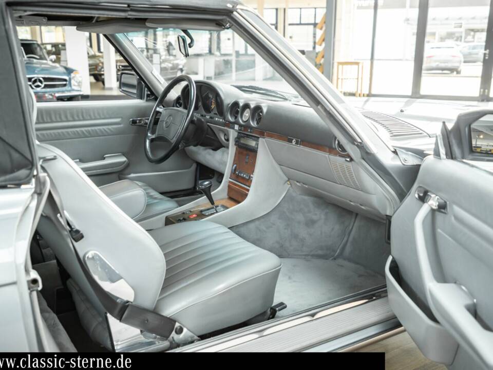 Image 15/15 of Mercedes-Benz 560 SL (1988)