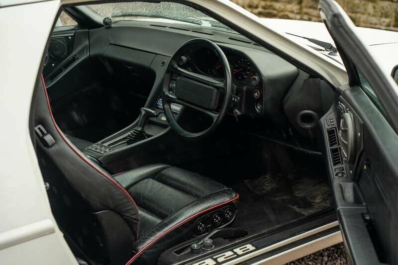 Image 2/50 of Porsche 928 S4 (1990)