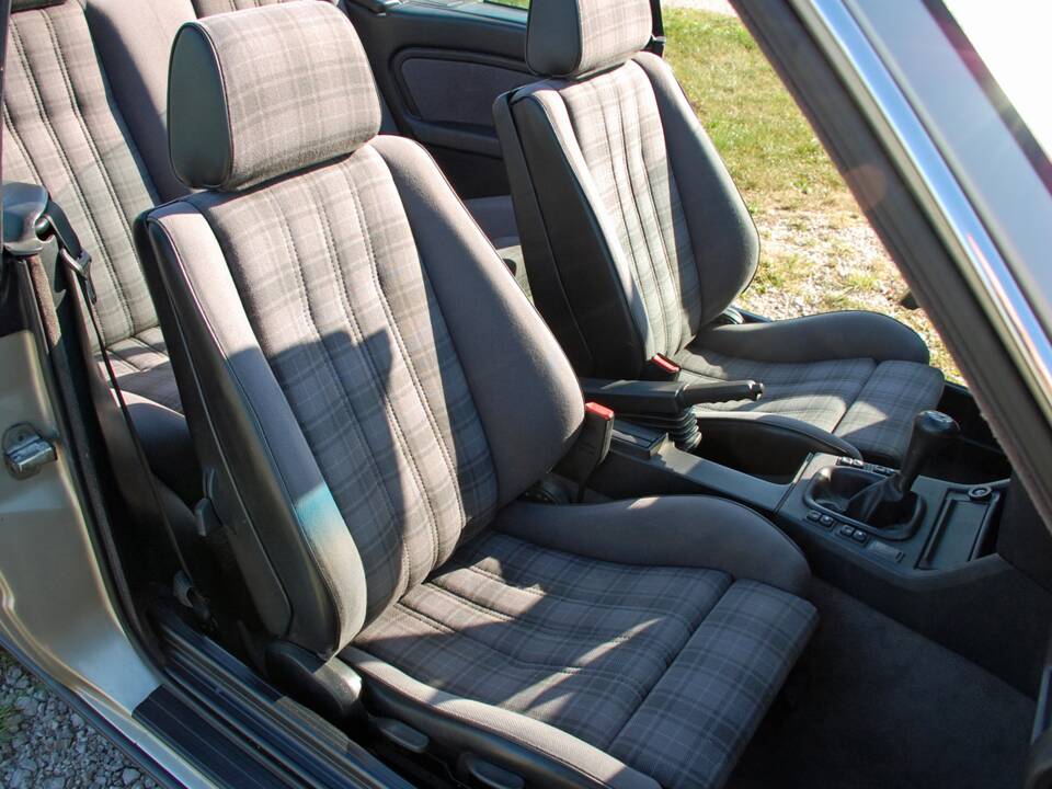 Afbeelding 12/25 van BMW 320i (1990)