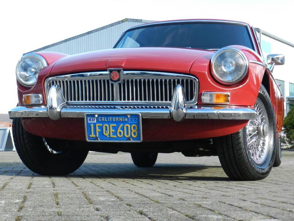 Image 13/75 of MG MGB GT (1969)