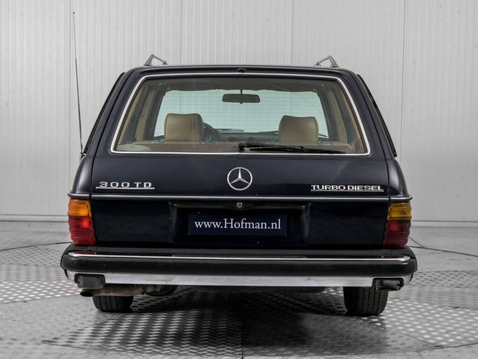 Bild 16/50 von Mercedes-Benz 300 D Turbodiesel (1982)