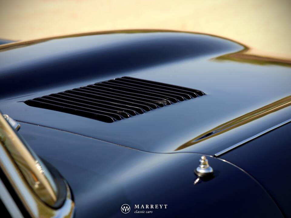 Image 21/80 de Jaguar Type E 4.2 (1966)