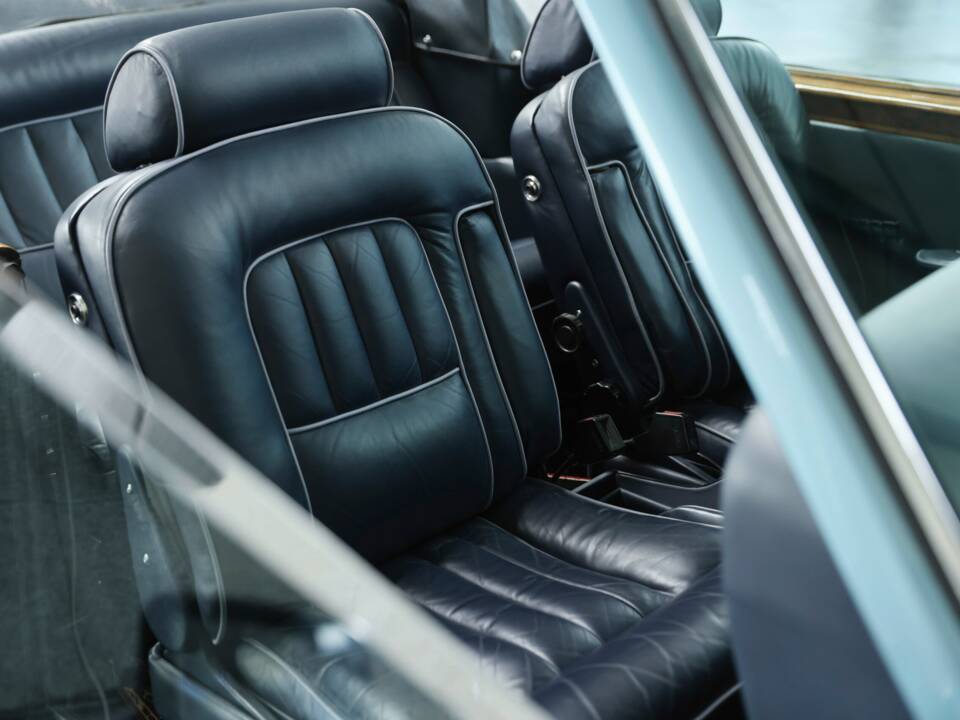 Image 32/48 of Rolls-Royce Corniche I (1980)
