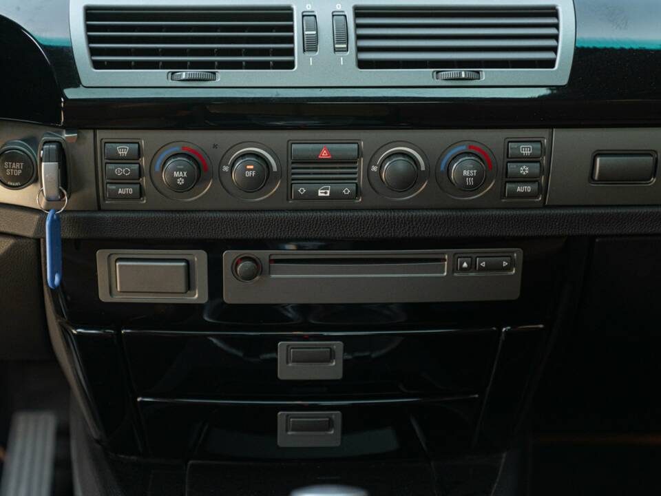 Image 36/50 of BMW 750iL (2001)