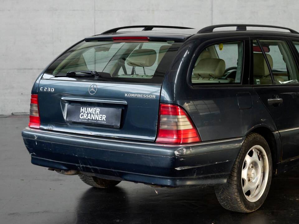 Bild 10/45 von Mercedes-Benz C 230 Kompressor T (1999)