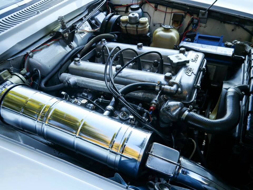 Image 17/50 of Alfa Romeo 1750 GT Veloce (1970)