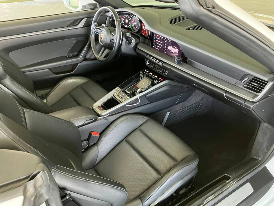 Image 16/22 de Porsche 911 Carrera (2023)
