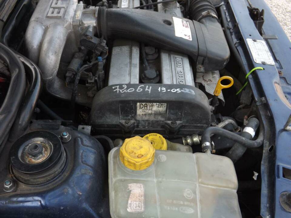 Immagine 50/50 di Ford Escort 1.8 16v (1992)