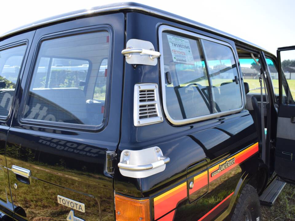 Image 5/17 of Toyota Land Cruiser FJ 62 (1987)