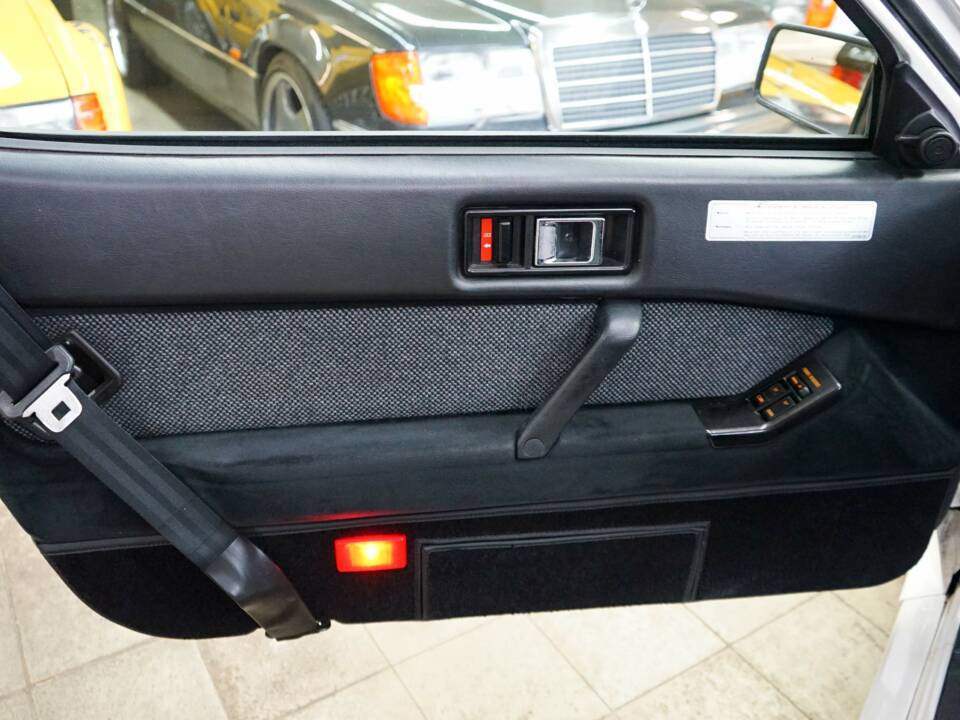 Image 34/55 of Mitsubishi Starion (1989)