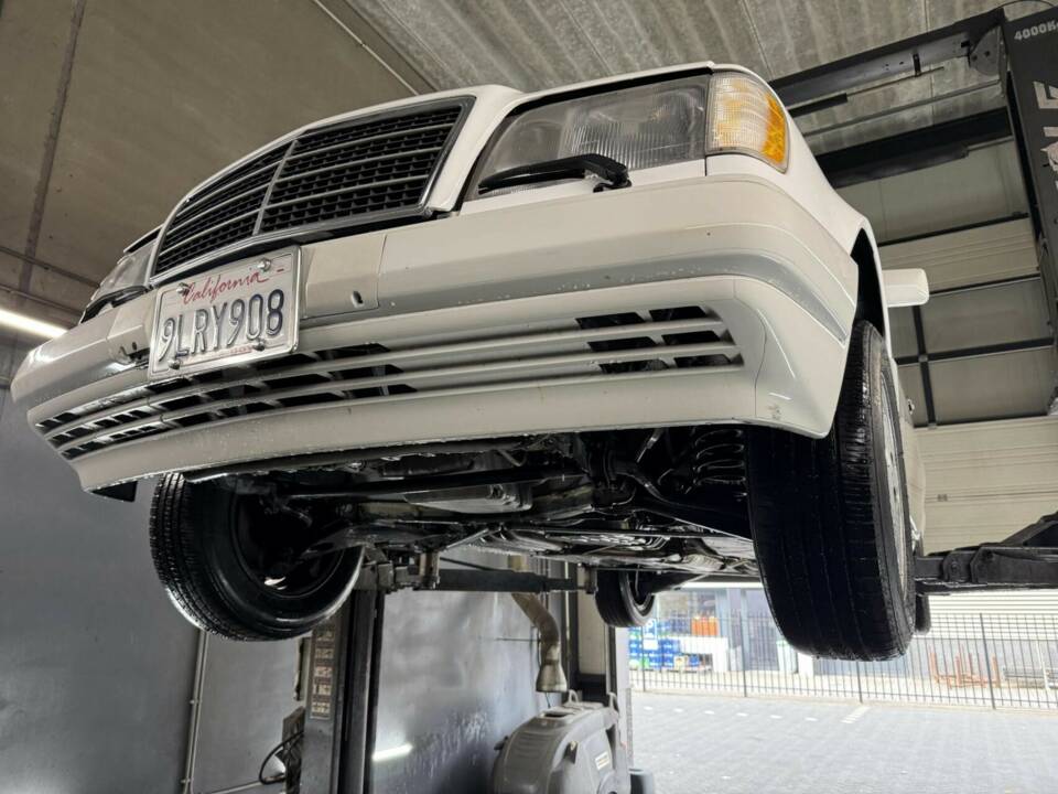 Imagen 33/41 de Mercedes-Benz E 320 (1995)
