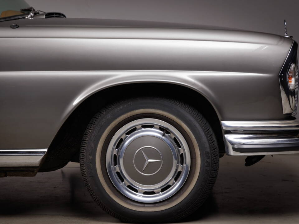 Immagine 9/46 di Mercedes-Benz 280 SE 3,5 (1971)