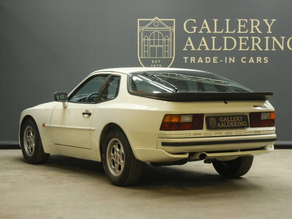 Obraz 2/50 pojazdu Porsche 944 (1986)