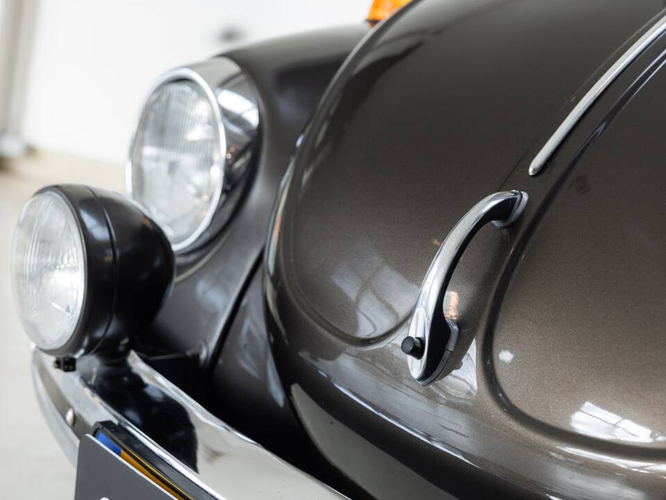 Bild 26/32 von Volkswagen Käfer 1303 LS (1978)