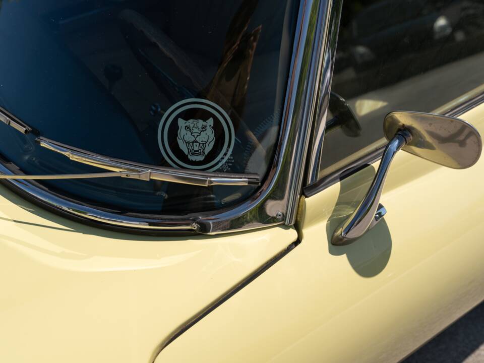 Image 7/78 de Jaguar E-Type (1969)