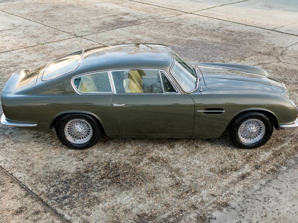 Immagine 8/36 di Aston Martin DB 6 Mk II (1970)