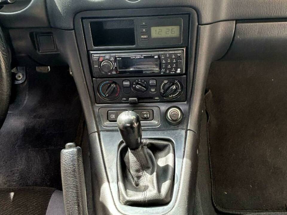 Bild 9/10 von Mazda MX-5 1.6 (1999)