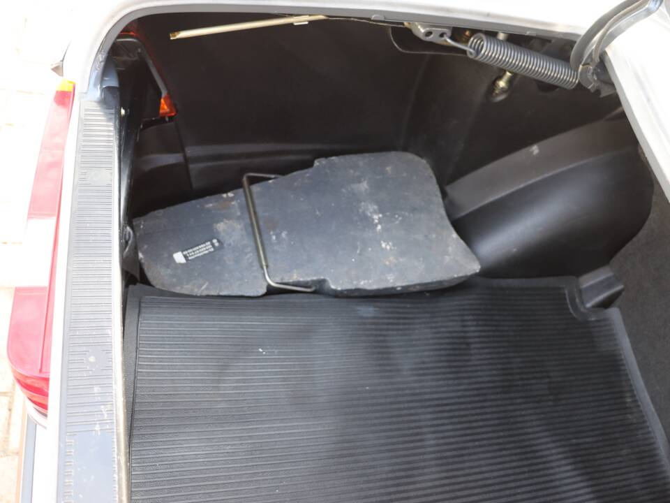 Bild 24/50 von Mercedes-Benz 280 C (1977)