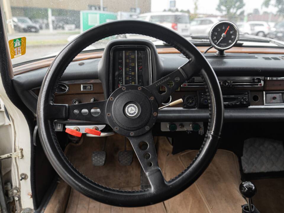 Image 33/50 of Mercedes-Benz 220 S b (1967)