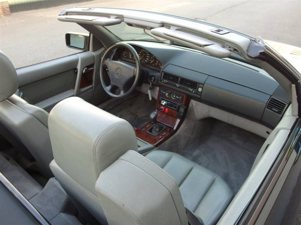 Image 40/96 of Mercedes-Benz 300 SL (1992)