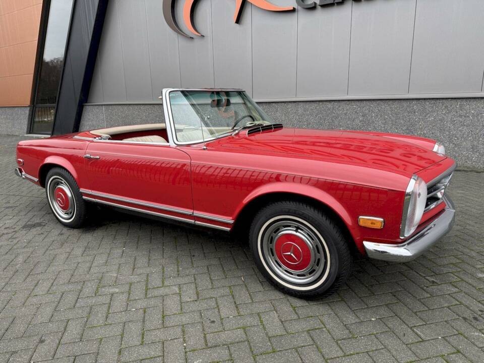 Image 10/36 de Mercedes-Benz 280 SL (1968)