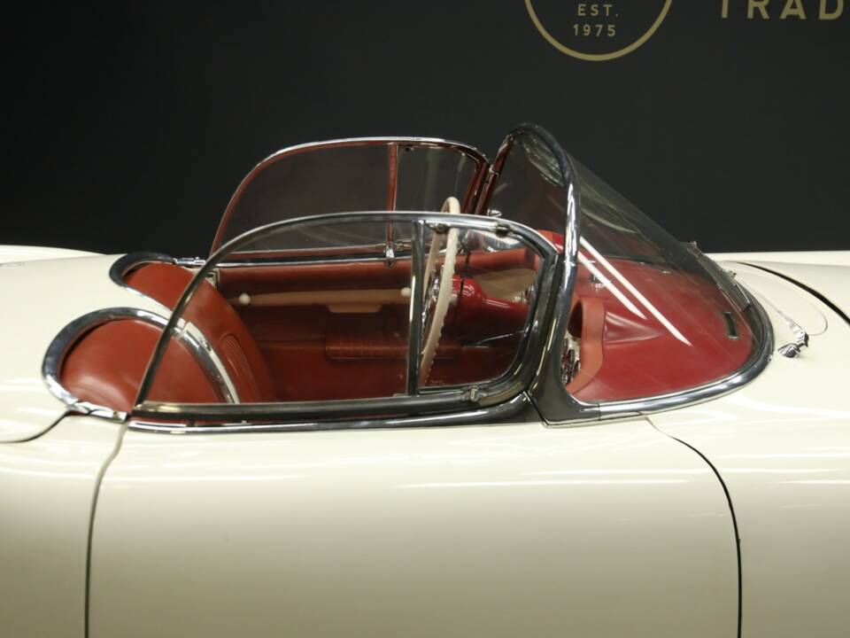Image 38/50 of Chevrolet Corvette (1954)