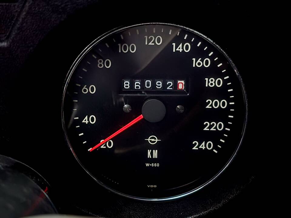 Image 25/34 of Opel GT 1900 (1969)