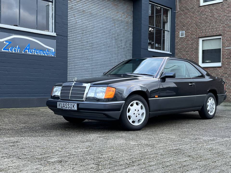 Imagen 3/68 de Mercedes-Benz 320 CE (1993)